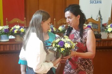 Recunoștință și performanță. Elevii cu 10 la examenele naționale au fost premiați cu diplome și bani