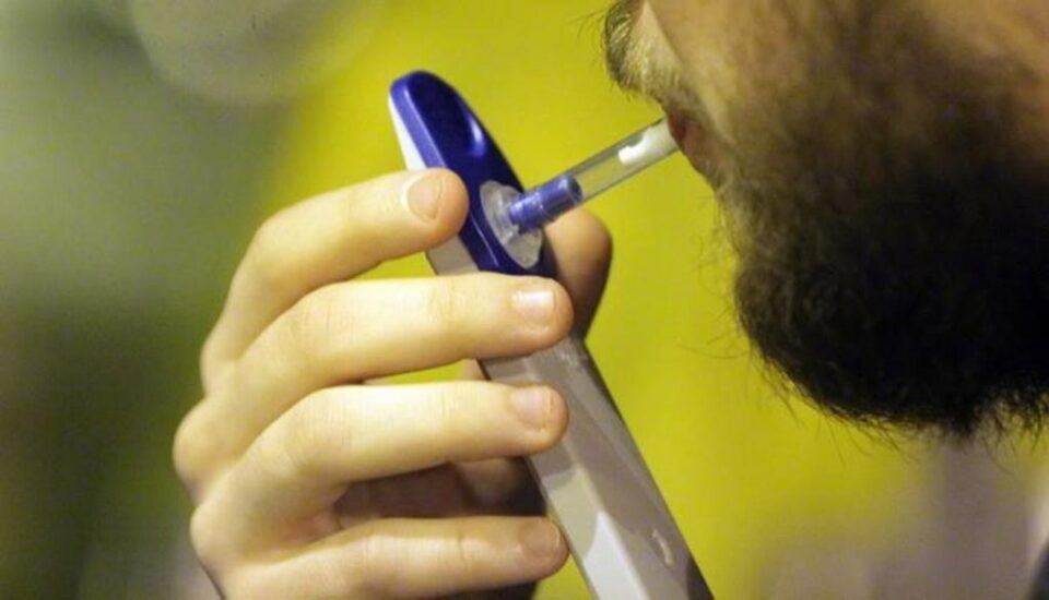 Așa arată un tester antidrog. Foto: Adrian Pîclișan