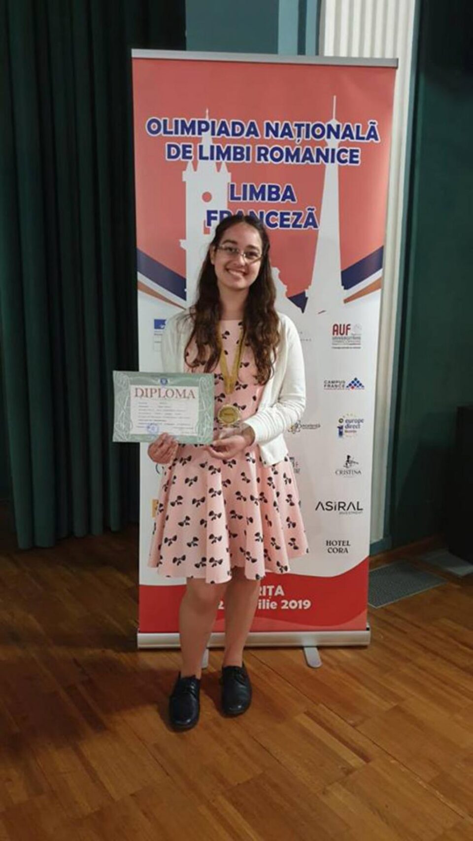 O elevă a Colegiului ”Petru Rareș” se pregătește pentru Internaționala de Limba Franceză