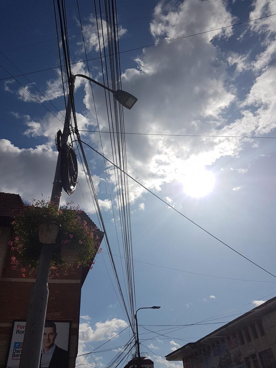 Cabluri aeriene, care urmează să fie introduse în canale subterane