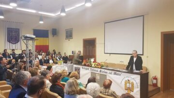 ”Acel timp, acele locuri”, lansată de prof. Rodica Alexandru, fosta directoare a Liceului ”Ștefan cel Mare”