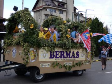 Festivalul berii - Oktoberfest în Est, deschis la Gura Humorului cu o paradă impresionantă, muzică și râuri de bere