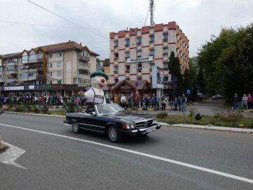 Festivalul berii - Oktoberfest în Est, deschis la Gura Humorului cu o paradă impresionantă, muzică și râuri de bere
