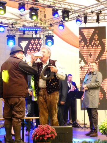 Festivalul berii - Oktoberfest în Est, deschis la Gura Humorului cu o paradă impresionantă, muzică și râuri de bere