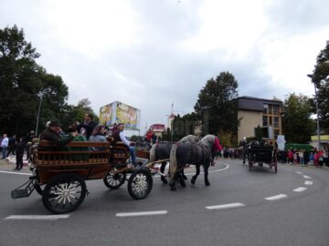 Festivalul berii - Oktoberfest în Est, deschis la Gura Humorului cu o paradă impresionantă, muzică și râuri de bere