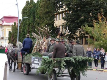 Festivalul berii - Oktoberfest în Est, deschis la Gura Humorului cu o paradă impresionantă, muzică și râuri de bere