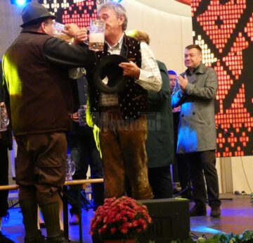 Festivalul berii - Oktoberfest în Est, deschis la Gura Humorului cu o paradă impresionantă, muzică și râuri de bere