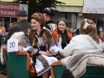 Festivalul berii - Oktoberfest în Est, deschis la Gura Humorului cu o paradă impresionantă, muzică și râuri de bere