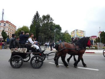 Festivalul berii - Oktoberfest în Est, deschis la Gura Humorului cu o paradă impresionantă, muzică și râuri de bere
