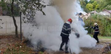 O mașină aflată pe o stradă din Ițcani a ars ca o torță