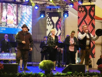 Festivalul berii - Oktoberfest în Est, deschis la Gura Humorului cu o paradă impresionantă, muzică și râuri de bere