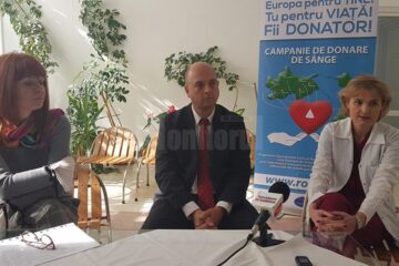 Reprezentanții BRCT Suceava, inițiatorii campaniei, alături de Maria Pilat, directoarea Centrului de Transfuzie sanguină Reprezentanții BRCT Suceava, inițiatorii campaniei, alături de Maria Pilat, directoarea Centrului de Transfuzie sanguină