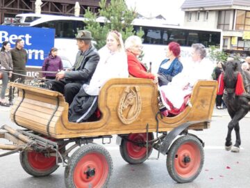 Festivalul berii - Oktoberfest în Est, deschis la Gura Humorului cu o paradă impresionantă, muzică și râuri de bere