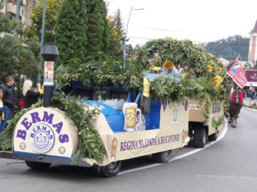 Festivalul berii - Oktoberfest în Est, deschis la Gura Humorului cu o paradă impresionantă, muzică și râuri de bere