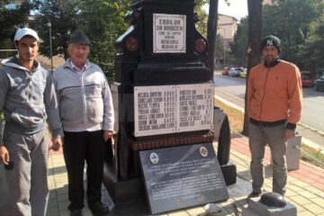 Ieri a fost turnată placa comemorativă, care marchează 95 de ani de la ridicarea monumentului