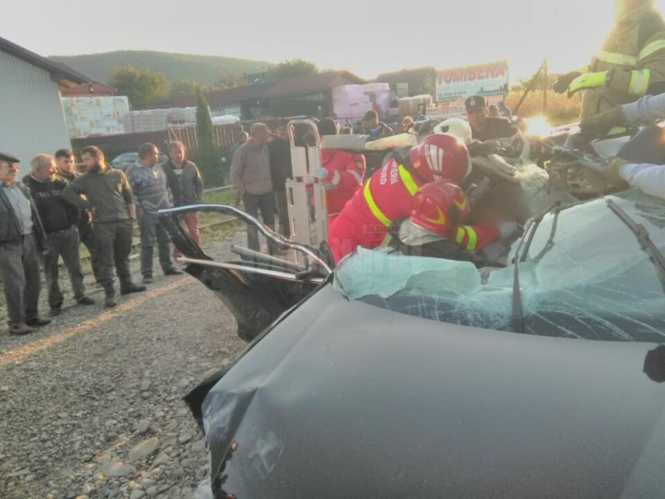 Pasagerul din dreapta a fost rănit grav