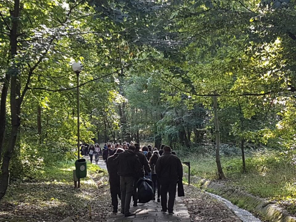 Campania de curatenie cu voluntari, in Parcul Sipote 2