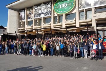 Voluntarii campaniei de curatenie, adunati in centrul Sucevei