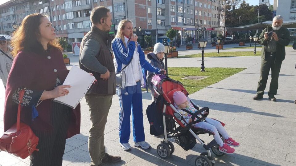 Celebra atletă Cristina Casandra alaturi de voluntarii actiunii Lets Do It Romania 3