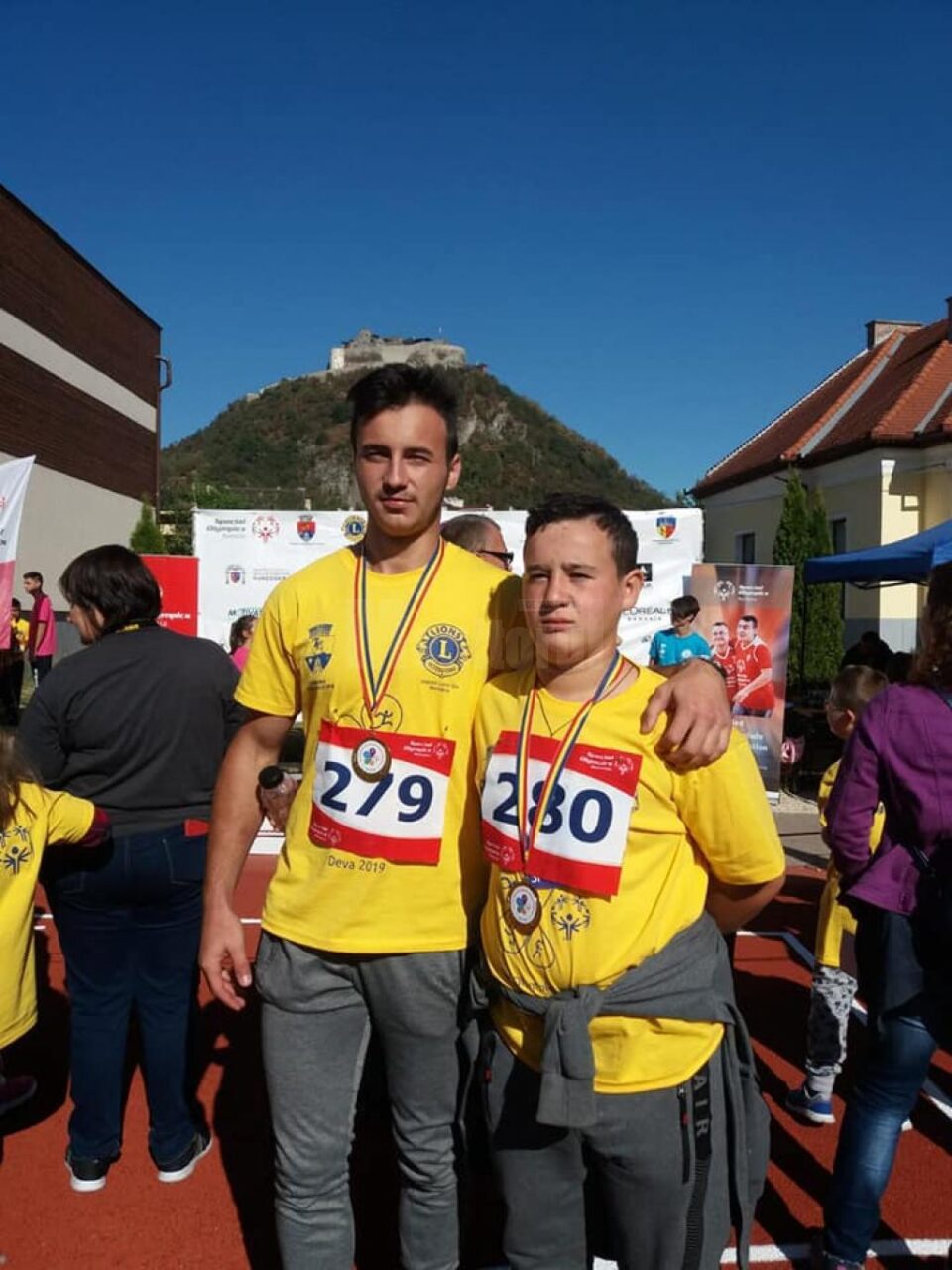 Două medalii de aur și două medalii de argint pentru sportivii de la Centrul de Servicii Multifuncționale pentru copilul aflat în dificultate Gura Humorului la Deva și Hunedoara Două medalii de aur și două medalii de argint pentru sportivii de la Centrul de Servicii Multifuncționale pentru copilul aflat în dificultate Gura Humorului la Deva și Hunedoara