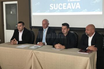 Președintele interimar al ALDE Suceava, Ovidiu Milici, alături de o parte din conducerea județeană a partidului