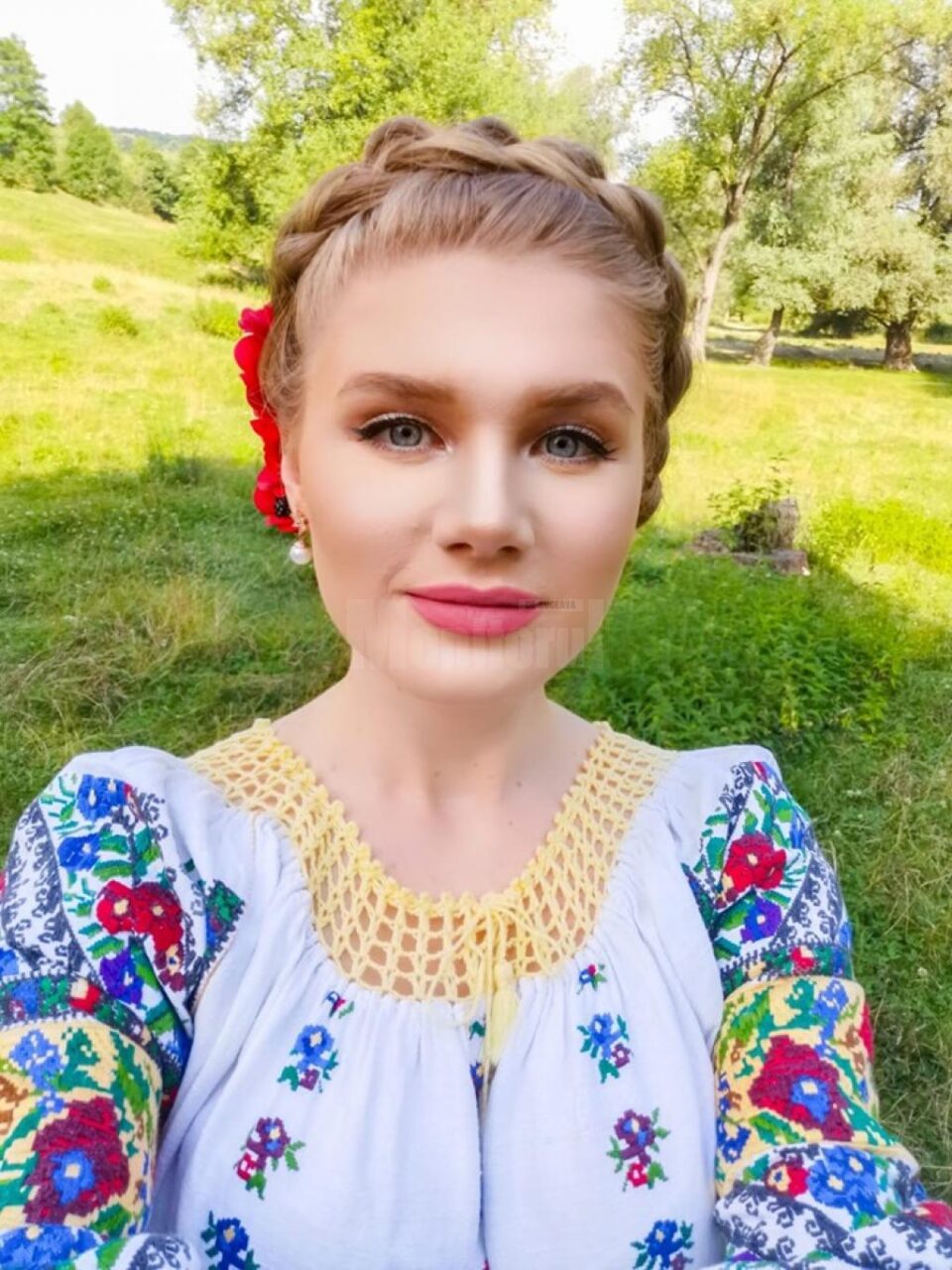 Making-of la primul colaj de melodii lansat recent de îndrăgita interpretă bucovineancă Andra Matei Making-of la primul colaj de melodii lansat recent de îndrăgita interpretă bucovineancă Andra Matei