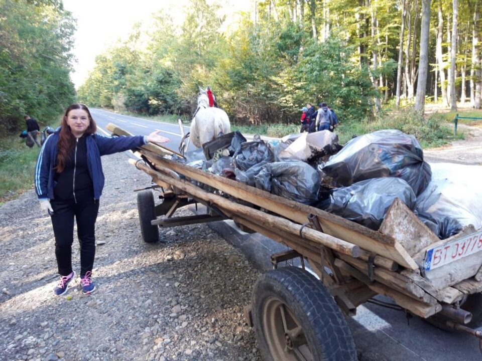 Peste o sută de voluntari s-au alăturat silvicultorilor din Adâncata la acțiunea de igienizare de sâmbătă