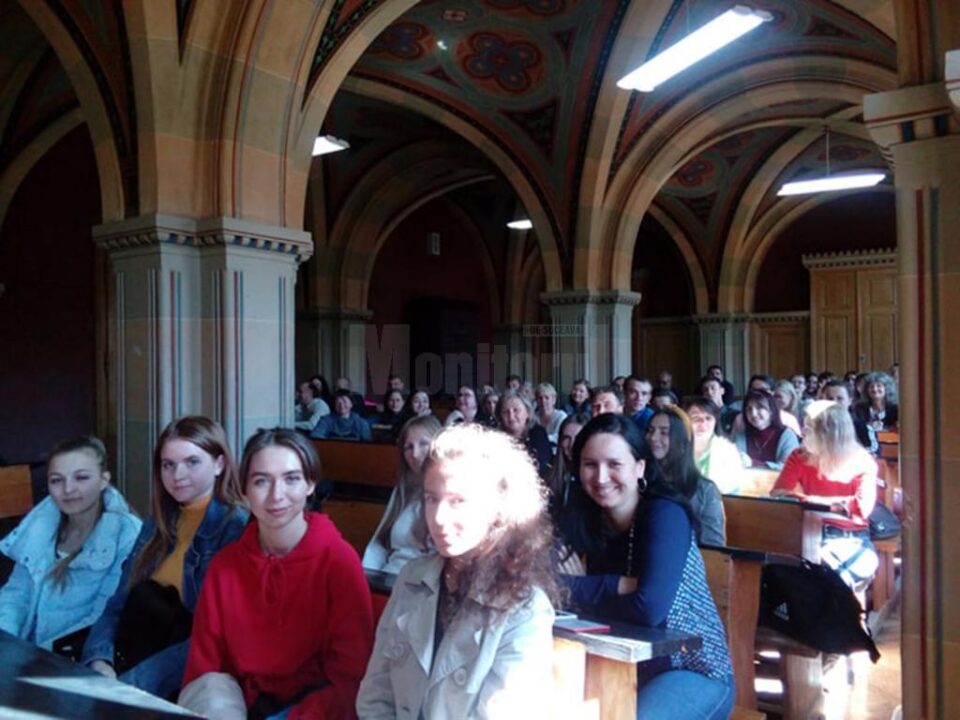 Număr record de înscriși la cursurile de limba română de la Universitatea din Cernăuți, Ucraina