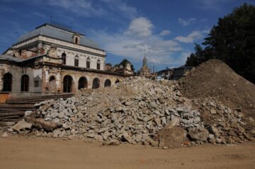 Primele luni de lucru la Cazinoul Băilor au vizat eliminarea apei infiltrate și consolidarea structurii clădirii de jos în sus