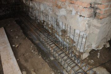 Primele luni de lucru la Cazinoul Băilor au vizat eliminarea apei infiltrate și consolidarea structurii clădirii de jos în sus