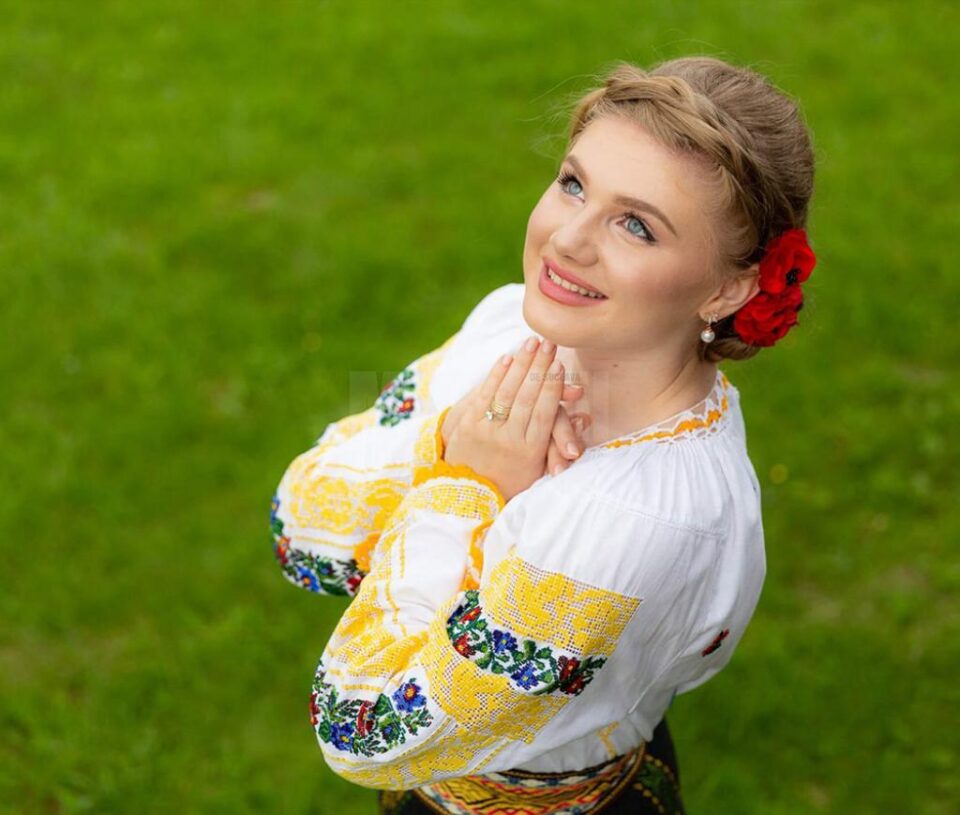 Making-of la primul colaj de melodii lansat recent de îndrăgita interpretă bucovineancă Andra Matei
