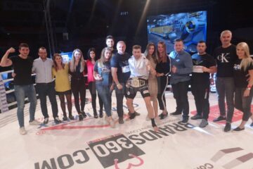 Andrei Ostrovanu, imediat după ce primit centura circuitului Colosseum Tournament