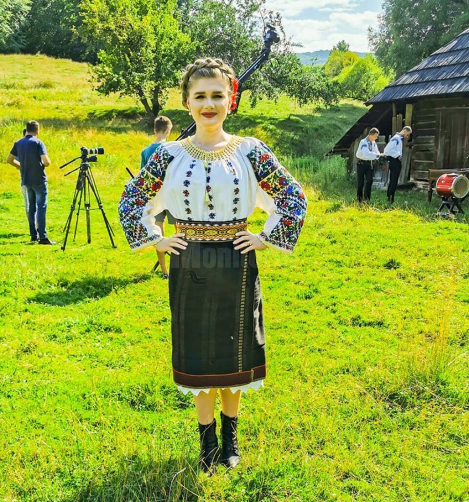 Making-of la primul colaj de melodii lansat recent de îndrăgita interpretă bucovineancă Andra Matei