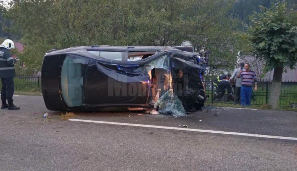 În urma impactului violent, pasagerul din autoturism a fost grav rănit, iar mașina avariată puternic În urma impactului violent, pasagerul din autoturism a fost grav rănit, iar mașina avariată puternic