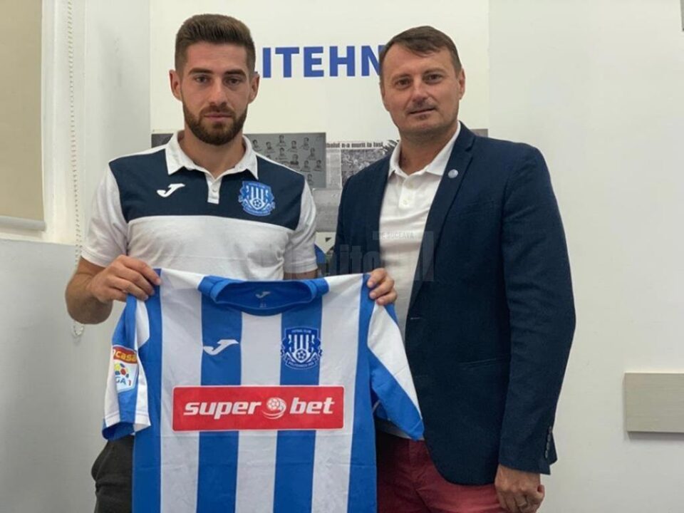 Doru Popadiuc, în momentul prezentării oficiale, alături de președintele grupării ieșene, Adrian Ambrosie