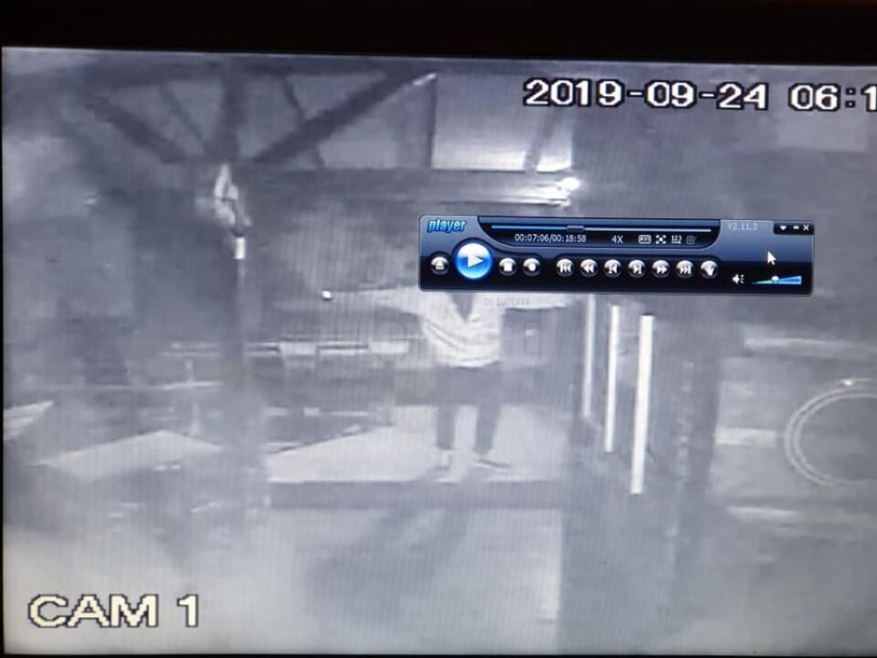 Club din Suceava, spart de un tânăr care a furat bani și băutură și și-a făcut poze în interior