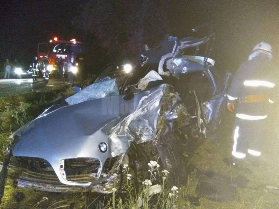 Impactul dintre cele două mașini a fost deosebit de violent