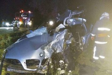 Impactul dintre cele două mașini a fost deosebit de violent