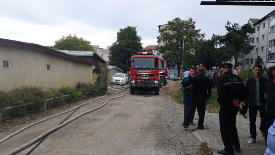 Incendiu violent la câteva garaje din zona Rombat din cartierul sucevean George Enescu