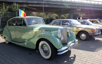 Vedeta paradei a fost un Jaguar MK V 1949, aparținând lui Iulian Todirică