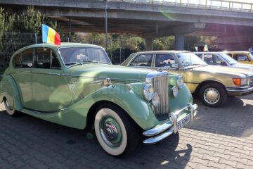 Vedeta paradei a fost un Jaguar MK V 1949, aparținând lui Iulian Todirică
