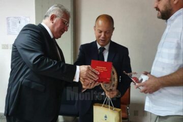 Primarul Sucevei, Ion Lungu și Dan Dura, șeful serviciului Fonduri Europene, la întâlnirea cu conducerea orașul Sassari, din Sardinia-Italia