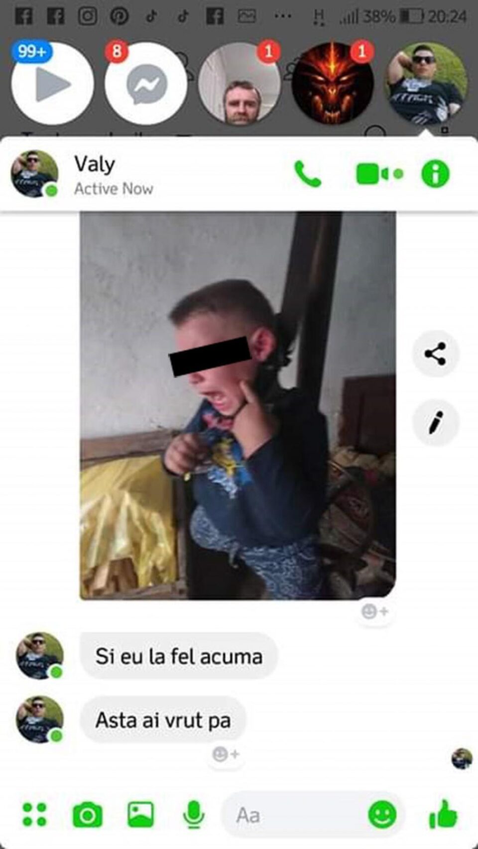 Fotografia în care apare băiețelul căruia i s-a pus la gât un ștreang Fotografia în care apare băiețelul căruia i s-a pus la gât un ștreang