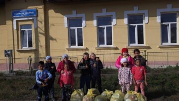 Elevii din Stroiești și din Zaharești au ecologizat spațiile verzi din comună