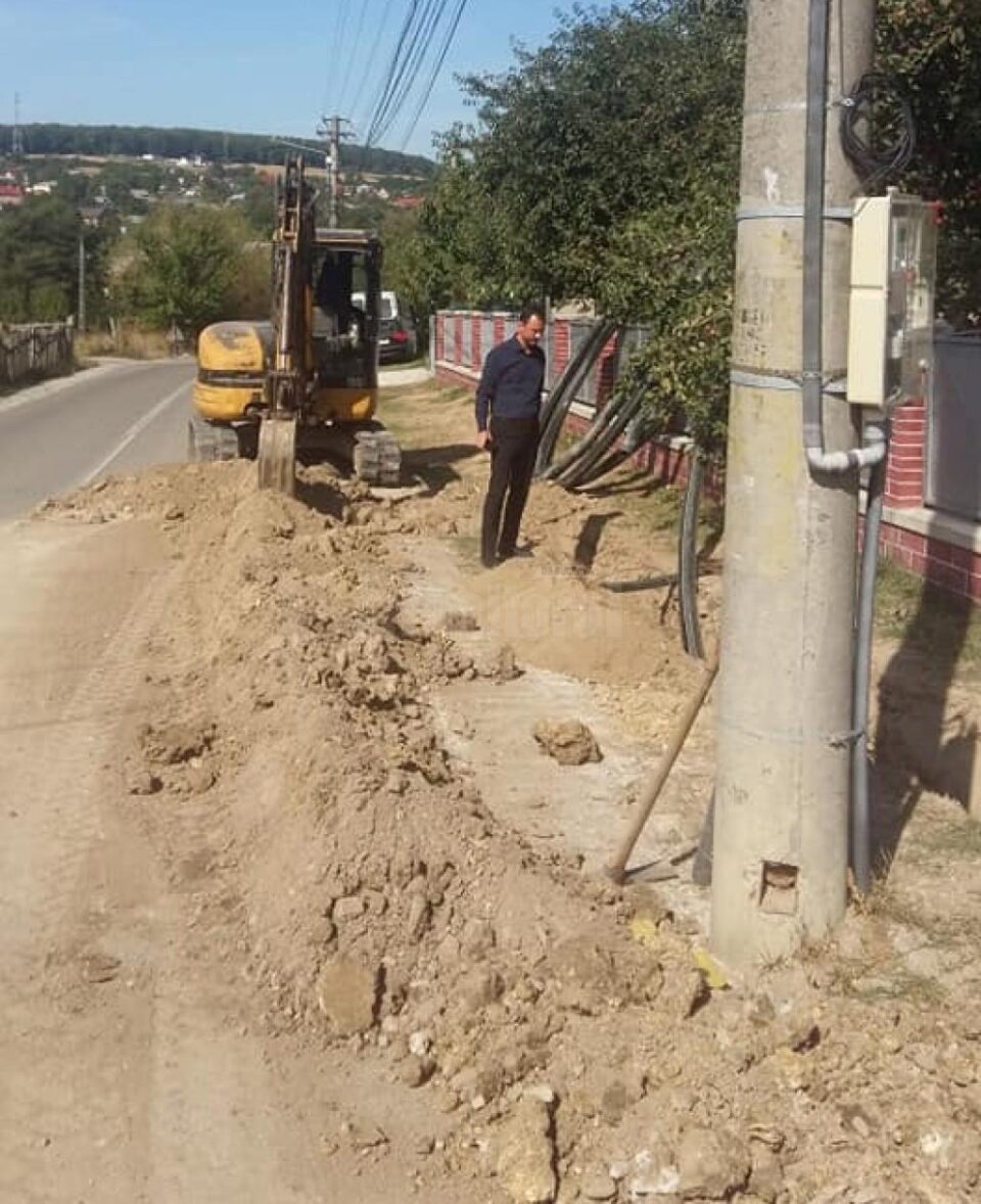 Viceprimarul Marian Andronache a averificat stadiul de execuție a extinderii de gaz metan în Burdujeni Sat Viceprimarul Marian Andronache a averificat stadiul de execuție a extinderii de gaz metan în Burdujeni Sat