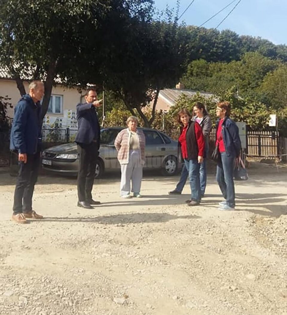 Viceprimarul Marian Andronache, la verificarea în teren a lucrărilor de pe strada Mihail Sadoveanu