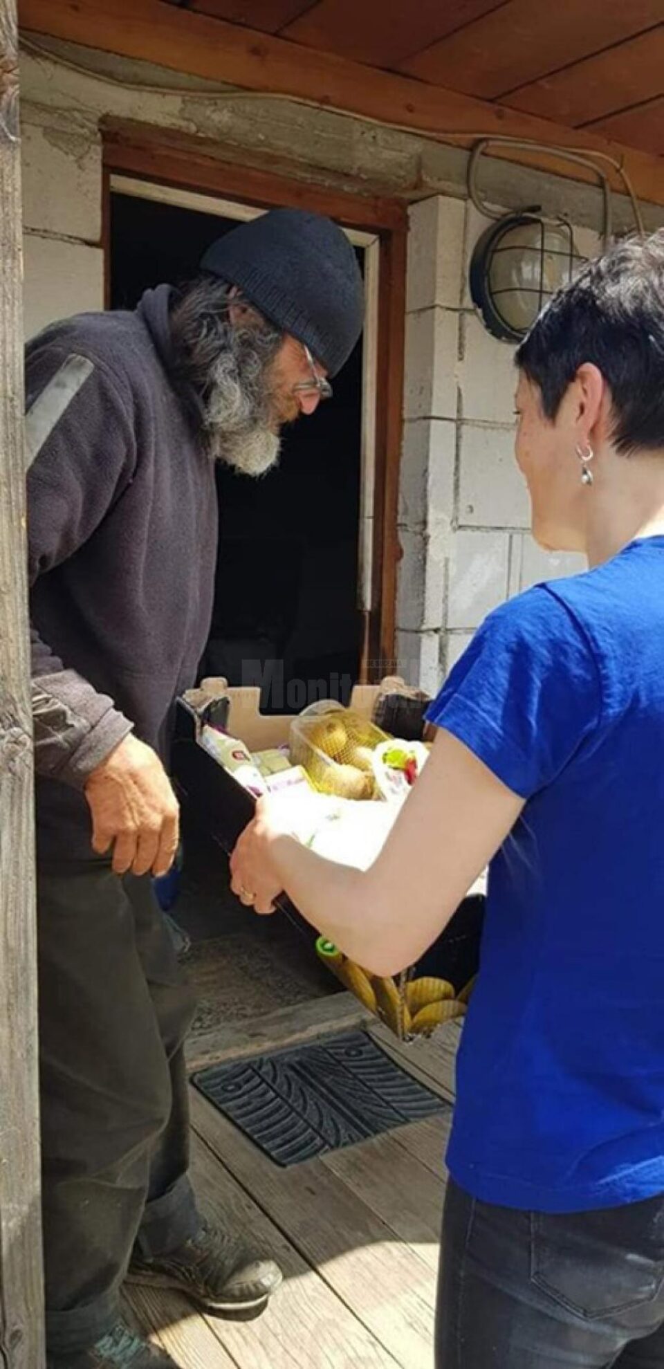 Asociația ,,Licuricii fericiți” continuă campaniile de ajutorare a oamenilor vârstnici din Câmpulung Moldovenesc