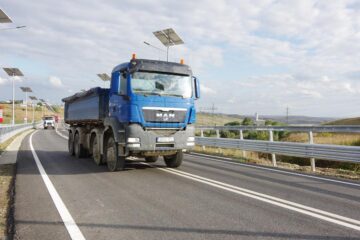 Imediat după darea în folosință a centurii, drumul s-a umplut de zeci de tiruri, camionete și autoturisme