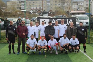 Echipa Cosmos, campioana ediției precedente, alături de organizatori