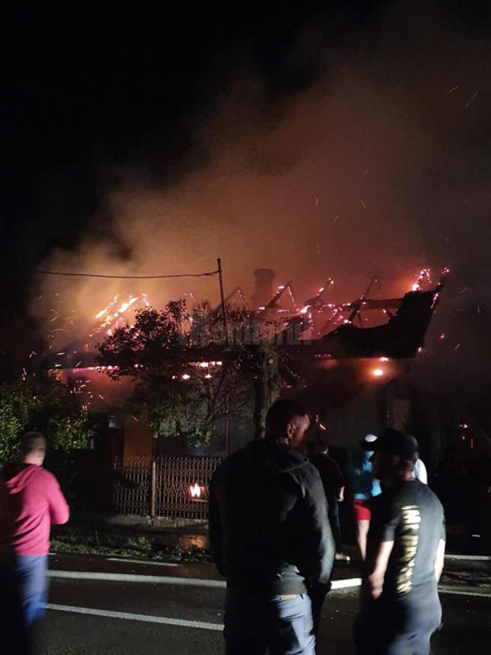 Un bărbat și soția acestuia au murit carbonizați în propria casă